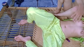 Kakak Tiriku Yang Seksi Tak Membiarkanku Mengerjakan Pr Dan Memuaskanku Hingga Dia Puas