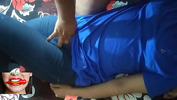 Kakak Dan Adik Tiri Ngentot Keras Sementara Keluarga Mereka Ada Di Luar Kamar