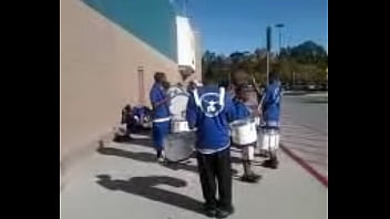 Pesta Band Yang Menggoyang Ranjang