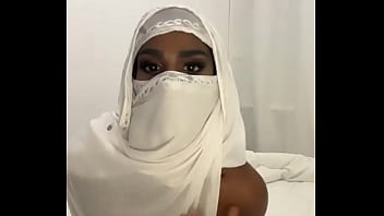 Selama Ramadan, Aku Memutuskan Untuk Memakai Hijab Yang Ketat Dan Menggoda Hanya Untuk Membuatku Semakin Panas