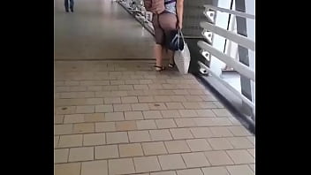 Tante China Memamerkan Pantatnya Yang Menggoda