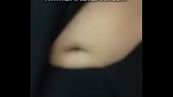 Lubang Pusar Istri Desi Yang Dalam Dan Menggoda