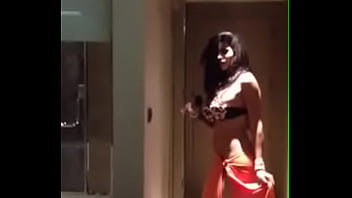 Penari Arab Yang Menggoda Dengan Goyangan Memikat