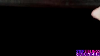 Kejutan Ulang Tahun Kakak – Adik Tiriku Mengizinkanku Ngentot Dia Dan Sahabatnya! Musim 11 Episode 1