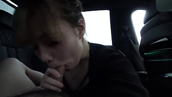 Tinggal Di Perumahan Murah, Gokil! Ngentot Di Mobil Sama Mama Muda Seksi Langka Yang Suka Telan Sperma Habis-habis