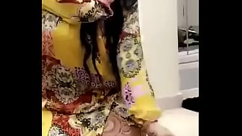 Desi Yang Menggoda Bagian 2