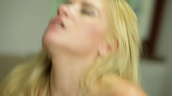 Permintaan Nakal Ibu Muda Yang Lembut Dan Menggoda