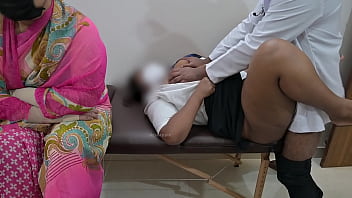 Siswi India Digilir Habis-habisan Oleh Dokter Di Depan Ibunya Yang Hanya Bisa Nonton