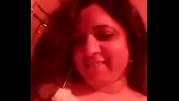 Gadis India Yang Menggoda Dengan Lekuk Tubuhnya Yang Memikat