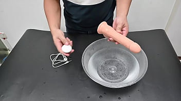 Uji Coba Dildo Dengan Remote Control Pengisian Daya, Getaran, Dan Fungsi Pemanas Untuk Mengecek Kualitas Dari Pabrik China.