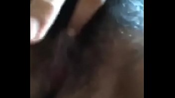 Gadis Sari Desi Telanjang Memperlihatkan Payudara Dan Memek Berbulu