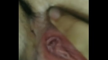 Tawanan Cina Memperlihatkan Memek Perawan Yang Masih Ketat