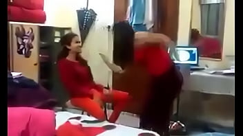 Garam Mastī: Hostel Ke Andar Chhupa Hua Maza