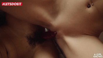 Kakak Beradik Tiri Menggunting Saat Orang Tua Pergi!