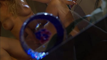 Ibu Muda Berambut Pirang Bergairah Dengan Payudara Besar