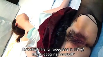 Cewek Asia Sembur Cairan Panas