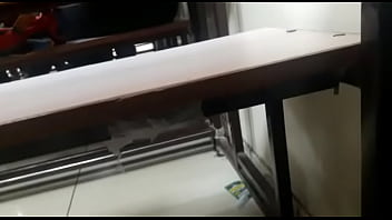 Gadis India Yang Menggoda Dengan Lekuk Tubuhnya Yang Memikat