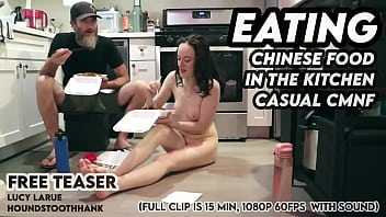 Makan Makanan Cina Di Dapur Dengan Wanita Telanjang Dan Aku Masih Berpakaian