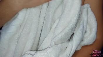 Adik Tiriku Yang Seksi Dari India Mengizinkanku Menidurinya Usai Mandi