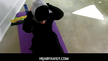 Gadis Berhijab Olimpiade Digilir Pelatihnya – Destiny Cruz