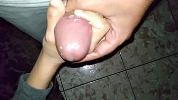 Tangan Mesum Pacar Desi Mengocok Kontol