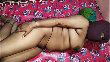 Ibu Menghisap Kontol Anak Laki-lakinya Agar Dia Bisa Menang Permainan