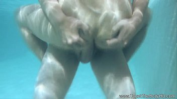 Nyonya Asia Yang Menggairahkan Melayani Nafsu Pria Hingga Puas