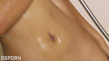 Gadis Thailand Asia Yang Seksi Memuaskan Nafsu Dan Membasahi Bulu Kemaluannya Di Kamar Mandi