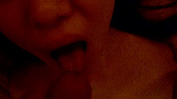 Gadis Tionghoa Cantik Yang Menggairahkan Melahap Cairan Sari Pati Lelakiku Dengan Penuh Nafsu