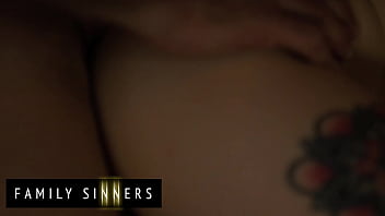 Lola Fae Tak Hanya Ingin Sekali Colong, Ayah Tirinya Lance Hart Bikin Dia Merasa Dicintai Sebagai Kekasih