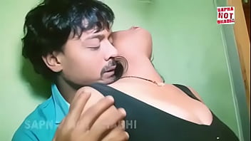 Istri Mesum Dengan Pembantu Saat Suami Di Kamar Sebelah – Film Pendek Panas Hindi