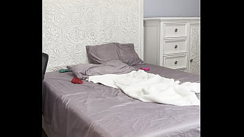 Gadis Tiongkok Montok Cindy Wong Mainin Colok Ekor Bulu Dan Getar Hijau Gede Buat Orgasme Anal Yang Gila