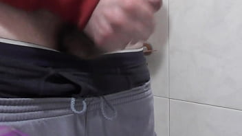 Bercinta Sendiri Dan Memuaskan Nafsu Di Kamar Mandi Ibu Mertua