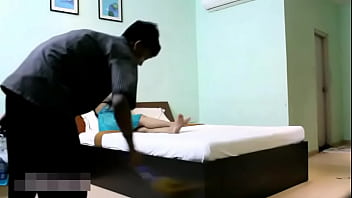 Bhabhi India Bergaun Biru Menggoda Dan Menggairahkan Anak Room Service Yang Muda