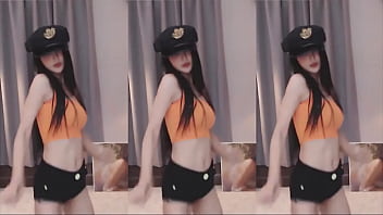 Cô Gái Trung Quốc Tóc Xõa Uốn éo Quyến Rũ