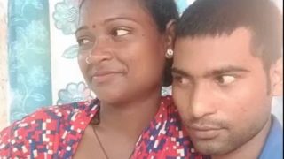 Video Panas Pasangan Desi Dehati Bercinta Sambil Meraba Dan Memainkan Puting Payudara