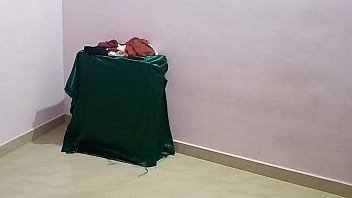 Desi Bhabhi Ketahuan Ganti Baju Di Depan Kamera