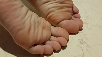 Kaki Mulus Gadis Tionghoa Yang Menggoda