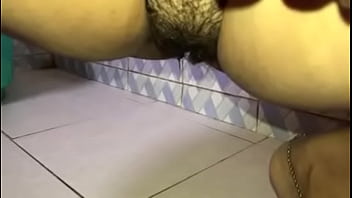 Desi Pacar Kencing Sembarangan