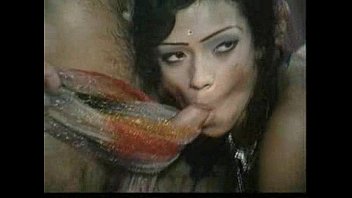 Putri Arab Yang Menggoda Dengan Sorot Mata Penuh Nafsu