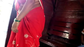 Bhabhi Desa Dengan Payudara Samping Menggoda!