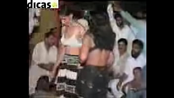 Tubuh-tubuh Liar Bergoyang Dalam Ritual Erotis