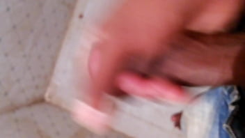 Gadis India Yang Menggoda Dengan Lekuk Tubuh Yang Memukau