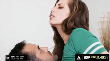 Gadis Nakal Spencer Bradley Minta Bantuan Kakak Tirinya Untuk Latihan Bercinta