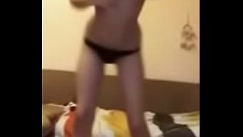 Gadis Turki Menggoyangkan Payudara Dan Menari Menggoda Di Periscope