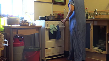 Ibu Tiri Arab Diguyur Sperma Deras Oleh Anak Tirinya Yang Lagi Ngentot