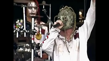 Pesta Gila Slipknot 1999: Panggung Penuh Amukan Dan Keringat Panas