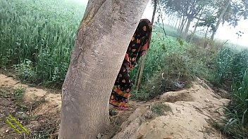 Radhika Menggoda Di Alam Terbuka