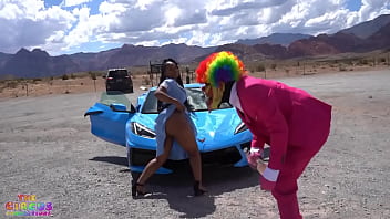 Panggung Panas Nyny Lew: Pertunjukan “pengorbanan” Yang Menggoda