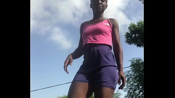 Gadis Liar Menikmati Kebebasan Intimnya Saat Berkunjung Ke Keluarga Di Akhir Pekan